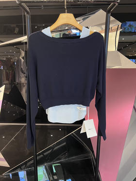 两件式藏青针织衫