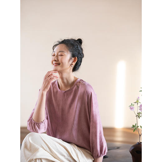 牧衣游原创 手工刺绣重磅真丝炒色套头衫桑蚕丝圆领上衣 听春雨 商品图3