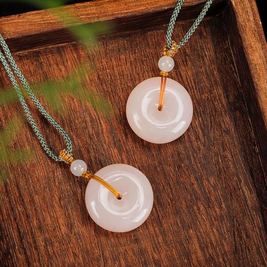 汀青·珍藏级野牛沟藕粉和田玉 | 罕见美人玉，藕粉轻衫映月华，佳人款步韵如纱 商品图2