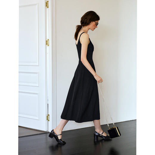 OLrain欧芮儿法式黑色连衣裙女夏季2025新款简约气质深U领吊带裙 商品图3