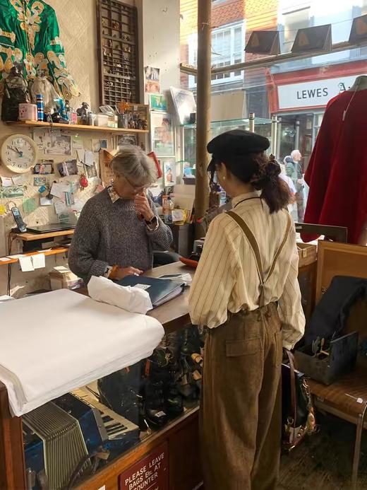 浮生八记/24C122/英伦立领花边全棉灯芯绒条纹插肩灯笼袖衬衫 商品图4