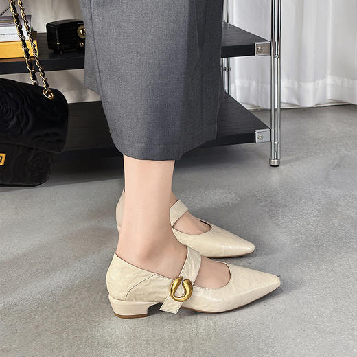 经典鲨2025春季新品百搭纯色优雅尖头浅口气质中粗跟单鞋女KW117-517021 商品图1