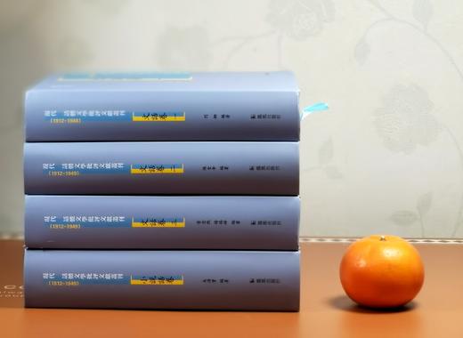 《现代话体文学批评文献丛刊》，精装，32开，全12册，黄霖主编，凤凰出版社2020年一版一印，8916页，总定价：1694页，售价525元，另有几种组合小套装。品相95成。 商品图6