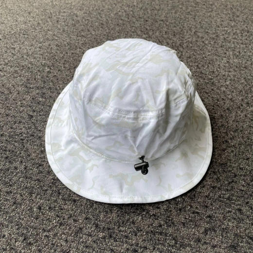 正品Titleist高尔夫球帽 软顶渔夫帽，遮阳 超轻 均码，可以调节大小！
只有十顶 商品图1