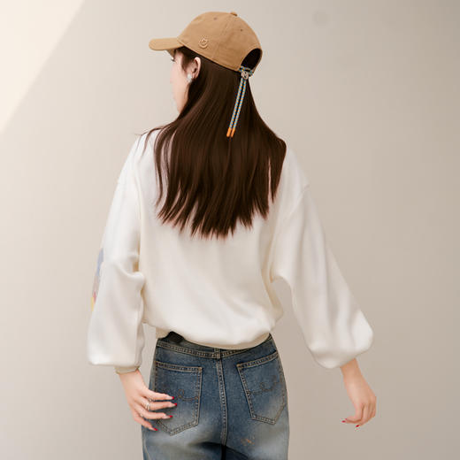 谜底圆领卫衣长袖女2025春新品艺术感印花百搭宽松上衣251MV5009 商品图2