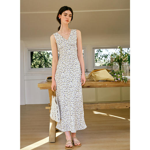 
OLrain欧芮儿法式花色连衣裙女夏季2025新款时尚碎花V领无袖长裙 商品图0