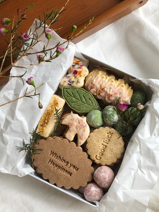 【春日来信】 让你一口掉进春天  爱意梦境里的达西花园-春日版手工艺术曲奇礼盒  商品图2