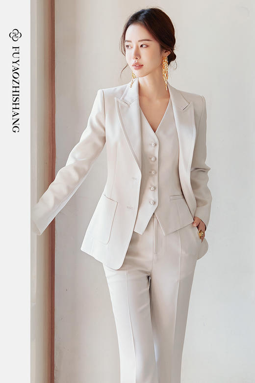 FUYAO扶摇 新中式盘扣时尚套装女2025新款轻奢高端西装马甲三件套 商品图5