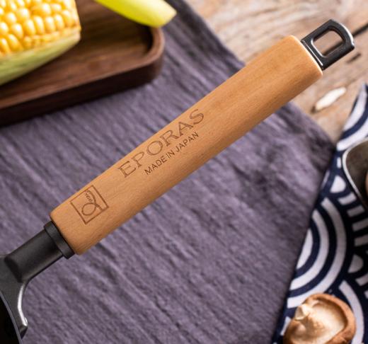 日本八奈司铁锅氮化锅 防锈耐磨 物理不粘锅 1kg多一点重量 颠锅不费力 商品图2