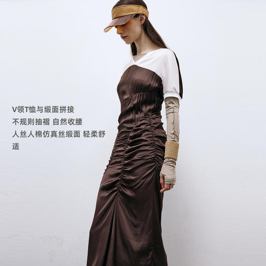 lost in echo2025春夏新款独特仿真丝缎面抽褶修身T恤V领长连衣裙 商品图1