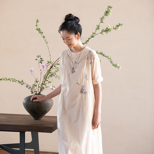 牧衣游原创 手工刺绣100支新疆棉连衣裙轻薄古朴蓝色长裙 闲静时 商品图0