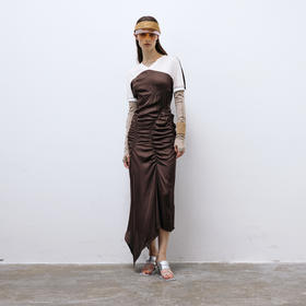 lost in echo2025春夏新款独特仿真丝缎面抽褶修身T恤V领长连衣裙