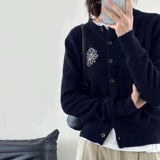 澄鱼生活小雏菊开衫 | 面料舒适柔软 软糯质感 温柔百搭 三色可选 商品图4