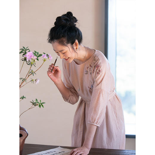 牧衣游原创 丝棉手工刺绣炒色连衣裙文雅古朴蓝色圆领长裙 凉风起 商品图1