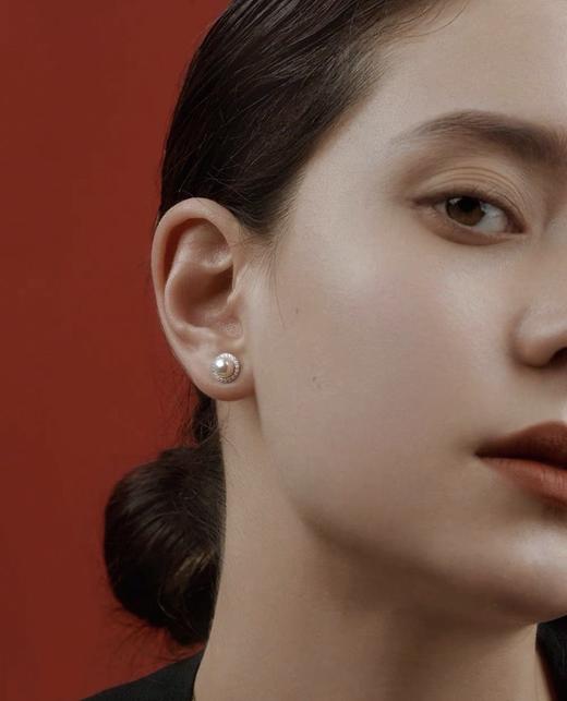 3-5天发货【精美饰品丨1990天然淡水珍珠耳钉系列】甄选优质淡水珍珠，珠体饱满款式简约百搭，精致感满满，随意搭配都不容易出错， 日常适配度很高，一年四季都可以佩戴 商品图4