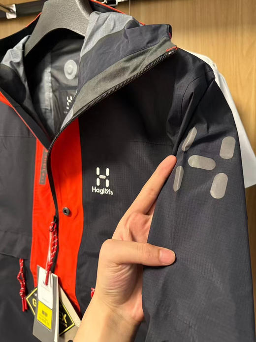 正品火柴户外L.I.M ZT Mountain GTX PRO防风防水硬壳冲锋衣 现全品相，全身压胶，数量不多！专业级别 价格惊喜 错过没有！
尺码：S-XL 商品图4