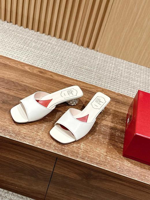 RV罗杰维维亚25春夏新款钻跟拖鞋以质感超强的胎牛皮（HC） 商品图2