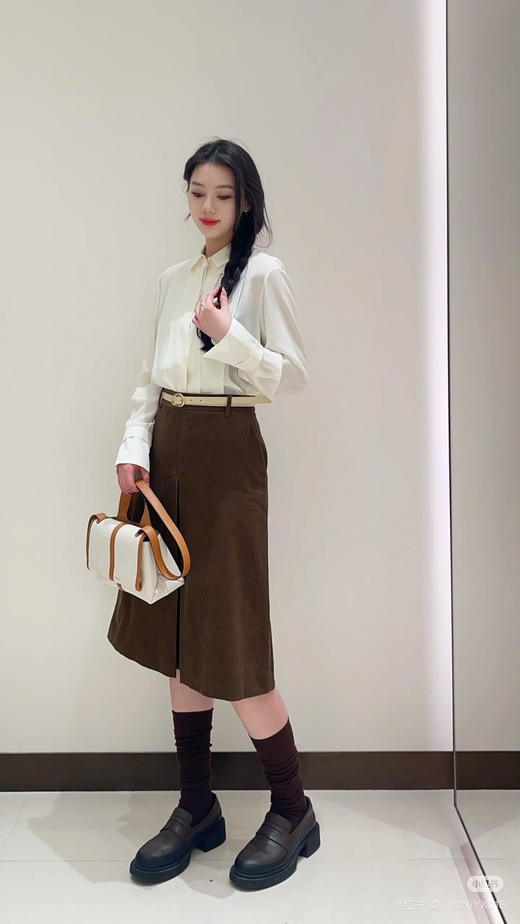 35-3 渠道圆正 小禾 摩卡莫斯 超细灯芯绒 前褶半身裙 我穿38修身穿40宽裕 商品图3