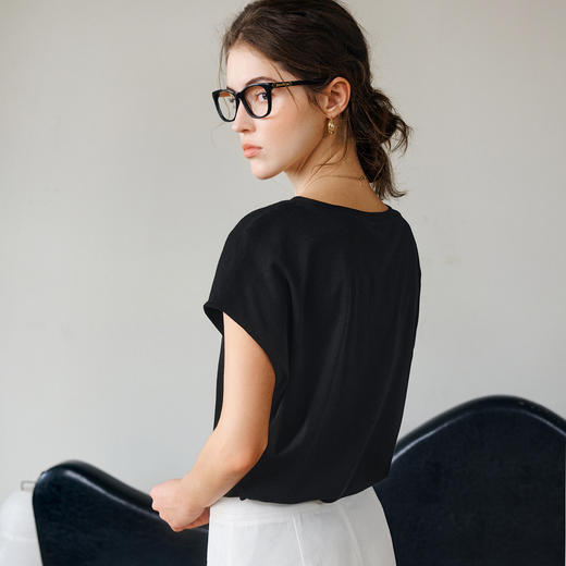 欧芮儿OLrain2025夏季新款连肩短袖简约刺绣T恤女黑色设计感上衣 商品图4