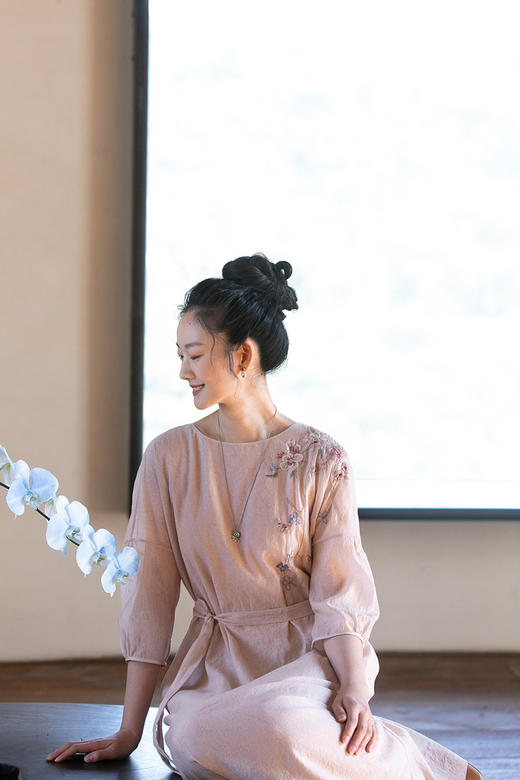 牧衣游原创 丝棉手工刺绣炒色连衣裙文雅古朴蓝色圆领长裙 凉风起 商品图5