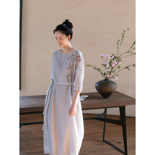 牧衣游原创 丝棉手工刺绣炒色连衣裙文雅古朴蓝色圆领长裙 凉风起 商品图2