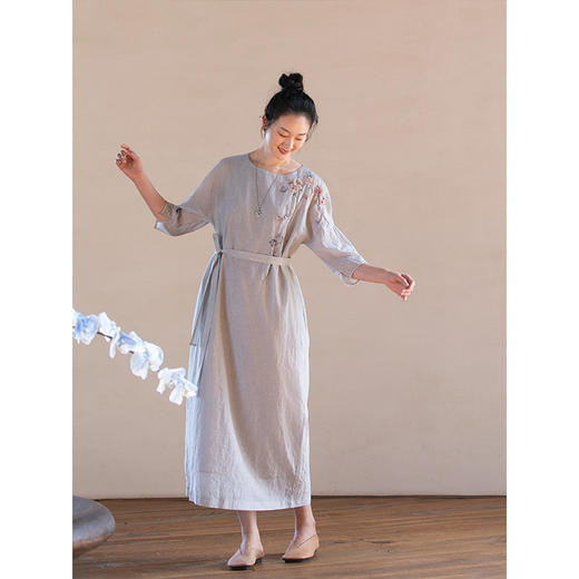 牧衣游原创 丝棉手工刺绣炒色连衣裙文雅古朴蓝色圆领长裙 凉风起 商品图3