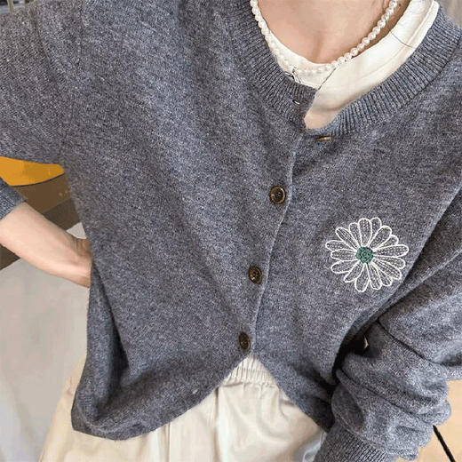 澄鱼生活小雏菊开衫 | 面料舒适柔软 软糯质感 温柔百搭 三色可选 商品图1