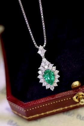 0.93ct刻面祖母绿吊坠