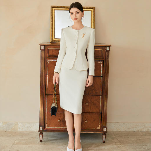 艾尚臣圆领西装套装女长袖米色正装两件套美容院前台接待工作服春 商品图2