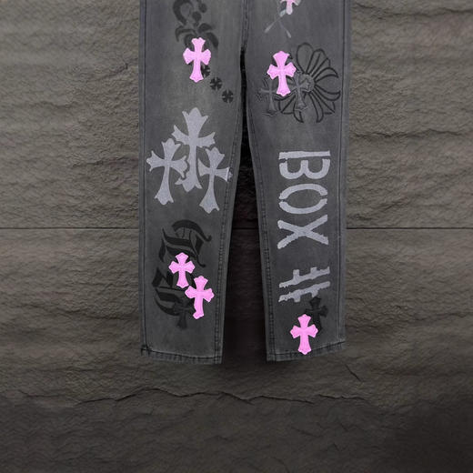 CH克罗伈2025 新款重工粉色十字架贴皮 情侣款水洗牛仔裤潮牌长裤 商品图3