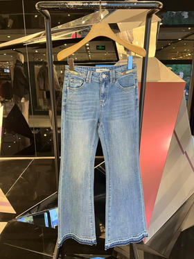 裤脚磨边微喇牛仔裤