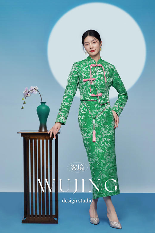 3205103 浮岚暖翠 进口醋酸提花缎外套 雾境 商品图5