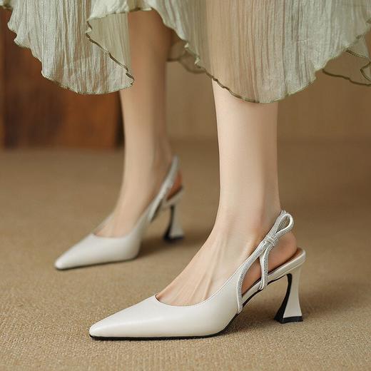 【预售5天】羊皮尖头一字后绊带粗跟高跟鞋新款真皮镂空水钻包头凉鞋单鞋WXJFG&W2440-X 商品图2