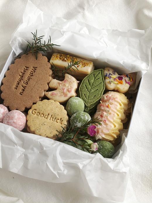 【春日来信】 让你一口掉进春天  爱意梦境里的达西花园-春日版手工艺术曲奇礼盒  商品图6