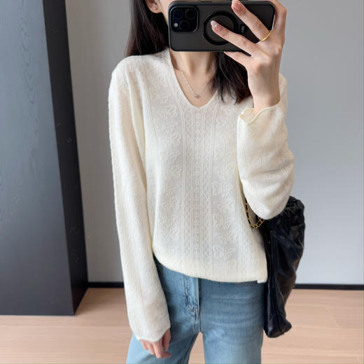 2025超洋气法式温柔显瘦显白V领提花显瘦针织长袖T恤女新款！ 商品图0