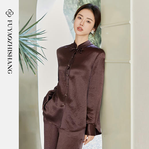 FUYAO扶摇 随性松弛 缎面醋酸长袖衬衫新中式休闲直通裤时尚套装 商品图3