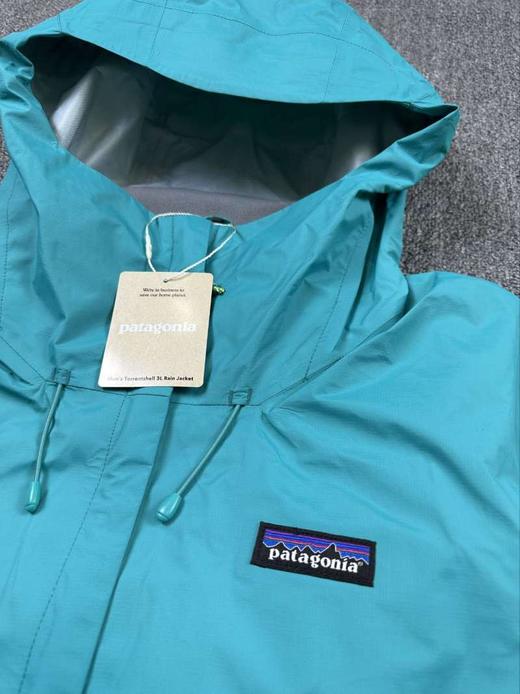 现货没多少件，春游首选.. 巴塔哥尼亚功能型冲锋衣，压胶防水，兼顾透气 商品图7