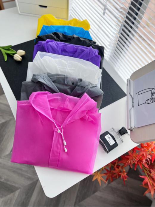 🌸大暴雨随身带！！【高品质版本！！夏日多巴胺EVA环保雨衣 】💰19.9包邮📦直接买一送二！加大加厚！ 👏在雨季来临之际，提前备上！ 商品图3
