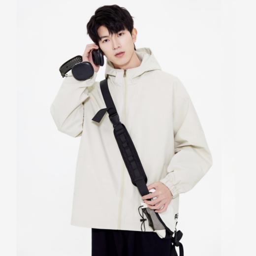 🔸清仓捡漏 聚划算✔ 现在就能穿 【真维斯简约连帽夹克外套2069款 】😍精致简约的夹克版型，很高级连帽设计 ㊙️简直就是早春外穿的穿搭神器 ▸穿脱巨方便而且自带减龄效果 商品图4