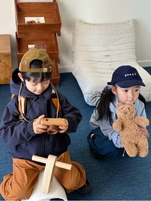 🤩【超高品质-品牌直发】🔥【枳芽高品轻量化儿童软壳冲锋衣2509🌲】一件“防风衣”妥妥过春🌱 ◼高密优质面料，能有效抵挡户外的寒风 💨具备优秀的透气性，跑跑跳跳也不会闷汗！ 商品图2