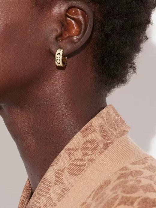 女神节 爆款 2025新春爆款 原单正品Coach/蔻驰 签名珐琅 Rondell 耳钉超帅 超百搭。黑白两色 商品图11