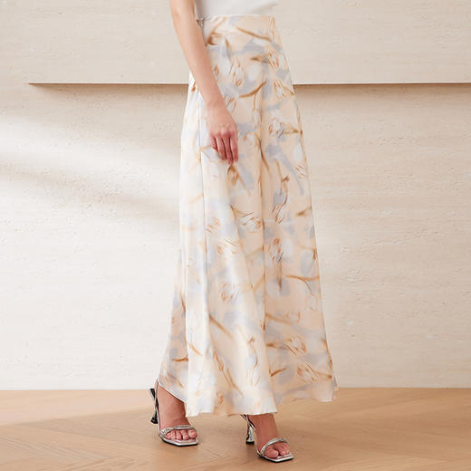 EITIE爱特爱高级感垂坠缎面晕染印花开叉长裙半身裙夏季新款B2506602 商品图2