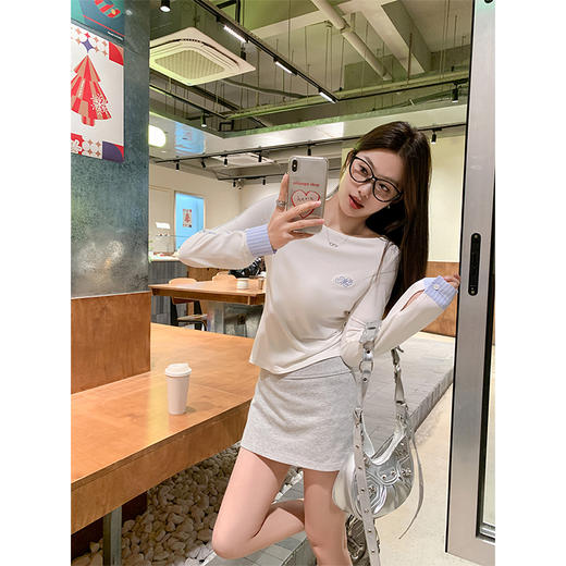 <曾小咸推荐>慵懒风米白色字母绣花一字领T恤 商品图2