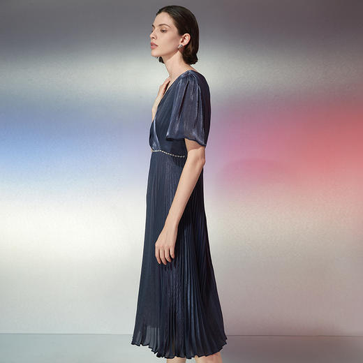 EITIE爱特爱夏季新款气质V领高级感收腰通勤显瘦连衣裙礼服7877503 商品图2