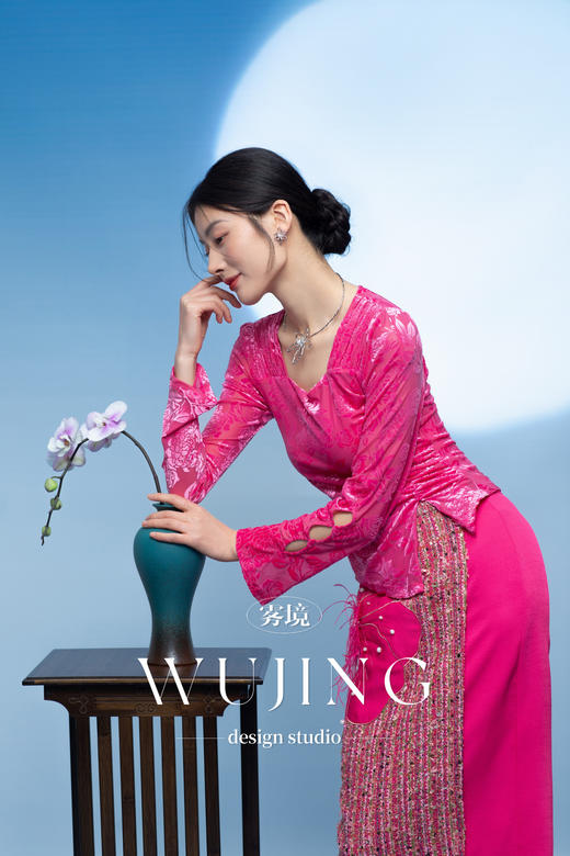 3205210 瑰意玫粉 进口弹力烧花丝绒上衣 雾境 商品图5