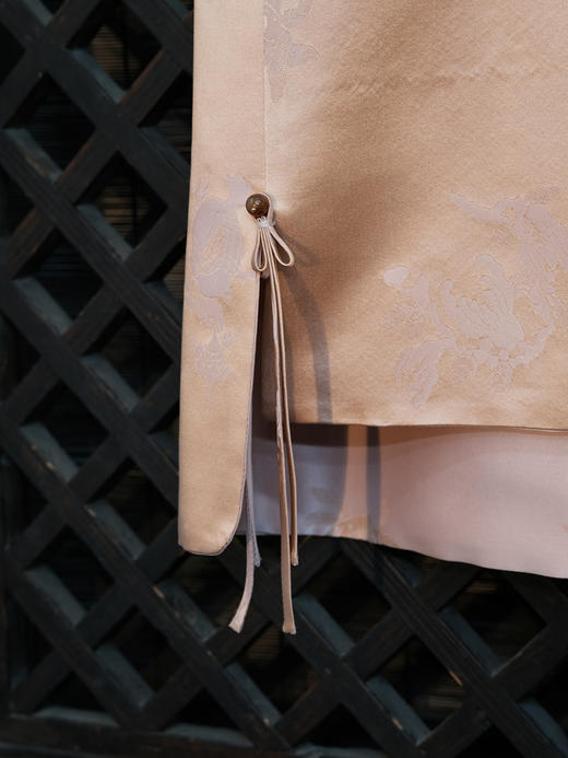 盛唐牡丹| 玉色石榴花纹花锦缎马甲 商品图9