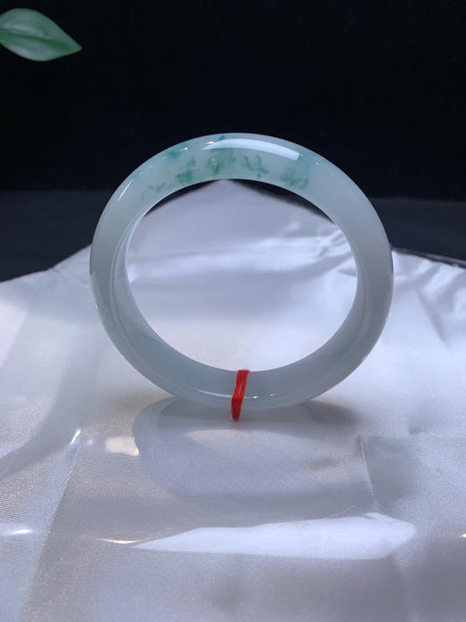 612383，55.5 清新飘花手镯，很清爽，清新白底飘一截淡雅的花的，整体干干净净的 商品图5