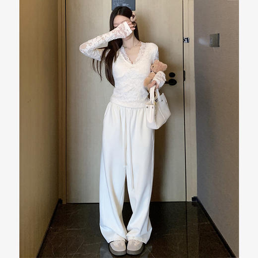 西遇白色蕾丝上衣女新款v领内搭假两件拼接修身长袖t恤SS150216 商品图1