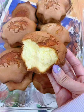 暖家老蛋糕、桃酥！不加一滴水，小时候的味道，不是那种甜腻腻的蛋糕，选用上乘精细面粉，鸡蛋和面。不加一滴水。纯手工揉制发酵！