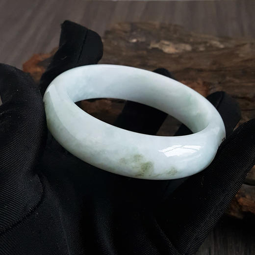【天然正品】天然正桩浅青豆种57号翡翠手镯050325XY19 现售价：980 特价 商品图7